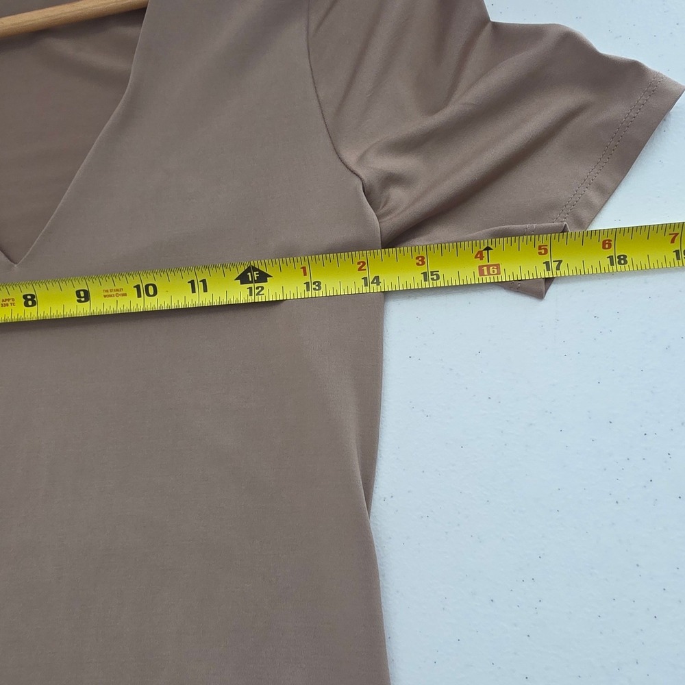 Express V-Neck Top Women Size S Taupe Good Short Sleeve Spandex Stretch Tee - Picture 8 of 10